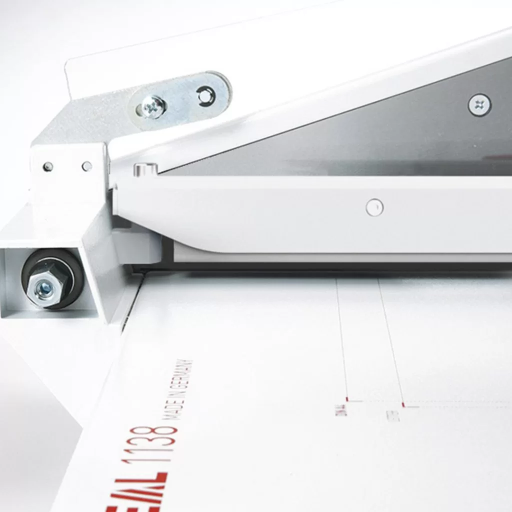 Cizalla Triumph 1138 — detalle 1 — MBM — Olmedo Badía